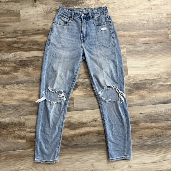 American Eagle Distressed Mom Jeans Womens Size 00 Short Light Wash - Picture 1 of 8